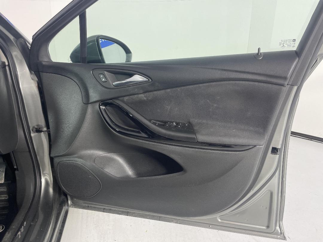 Photo '15' of Holden Astra