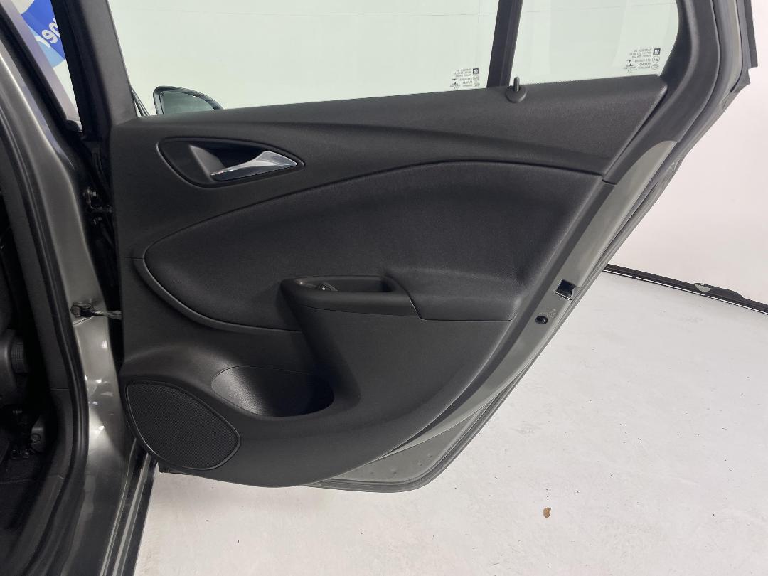 Photo '19' of Holden Astra