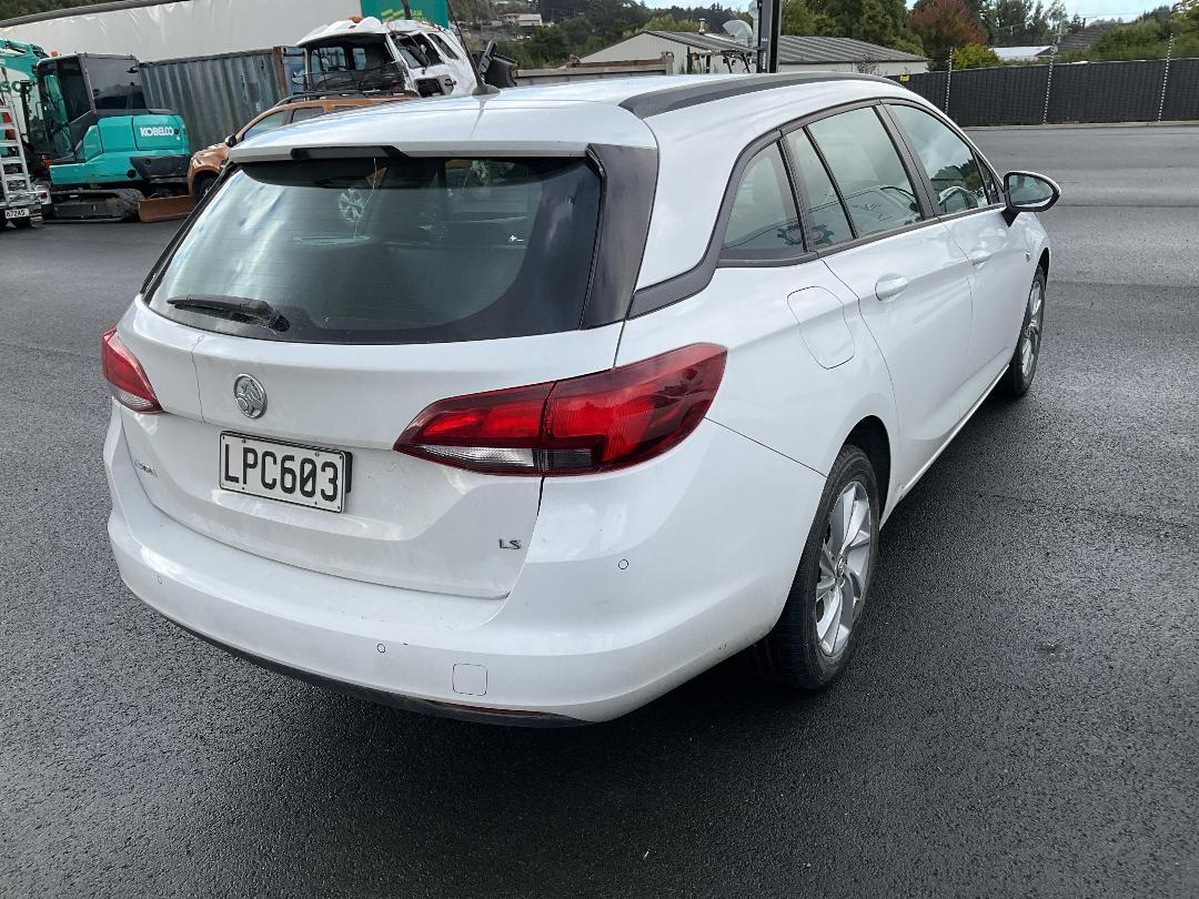 Photo '2' of Holden Astra Wagon LS+ Photo '2' of Holden Astra Wagon LS+