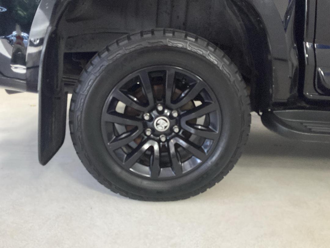 Photo '12' of Holden Colorado