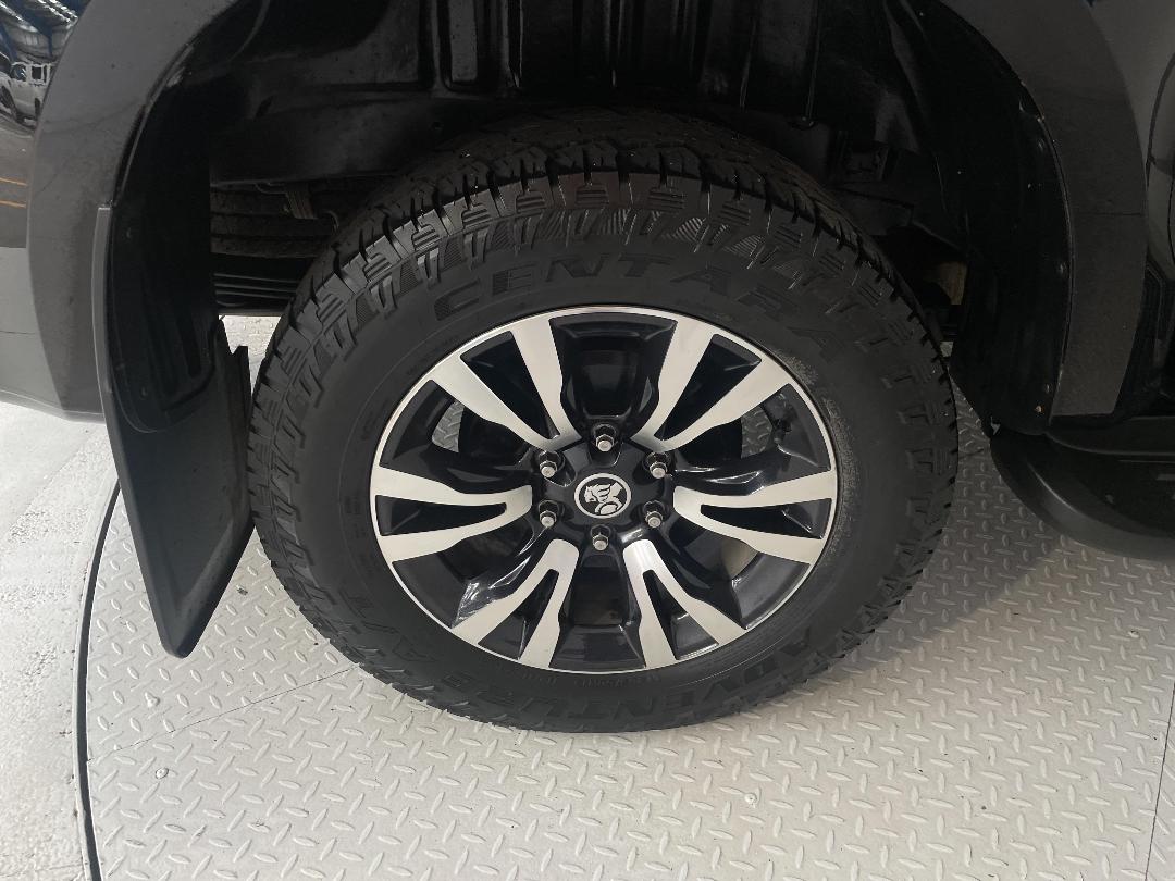 Photo '12' of Holden Colorado