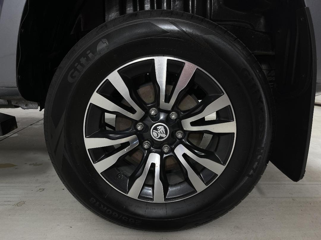 Photo '11' of Holden Colorado