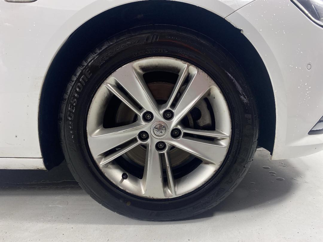 Photo '9' of Holden Commodore