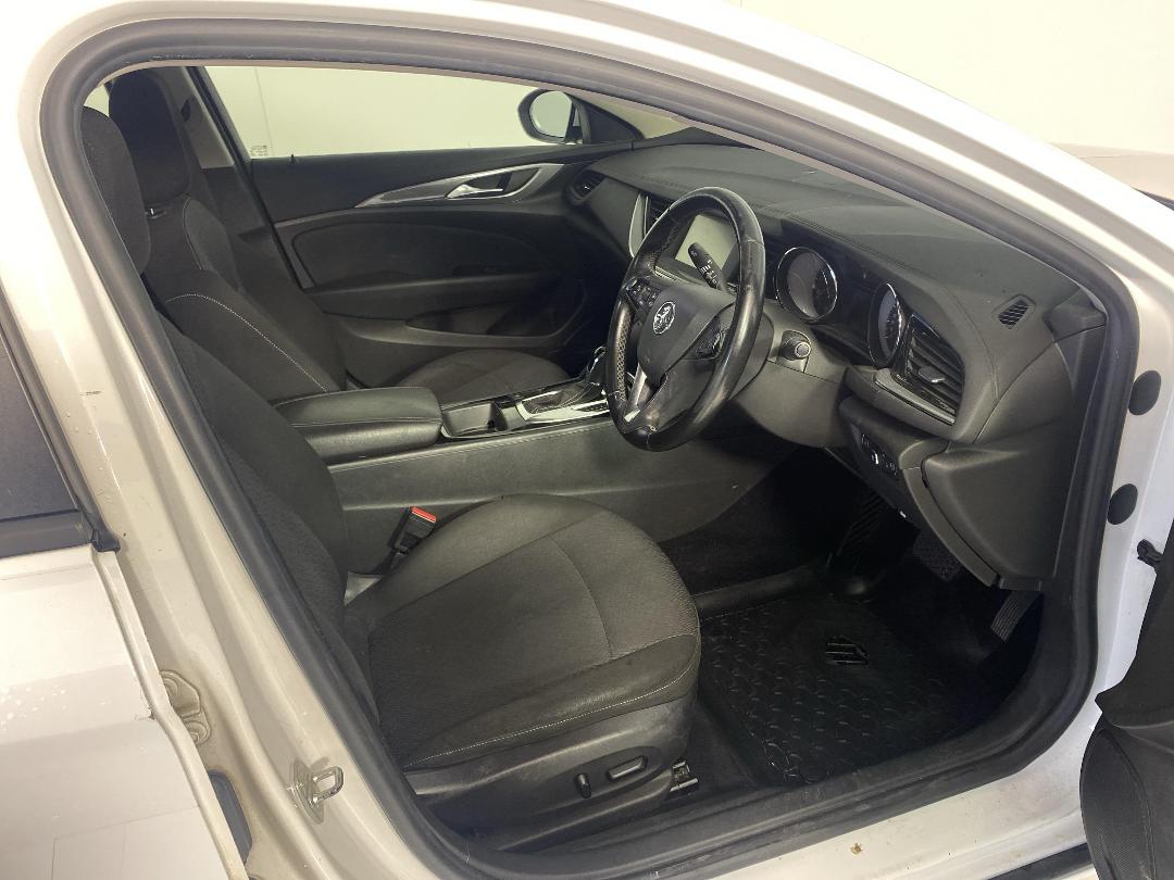 Photo '16' of Holden Commodore