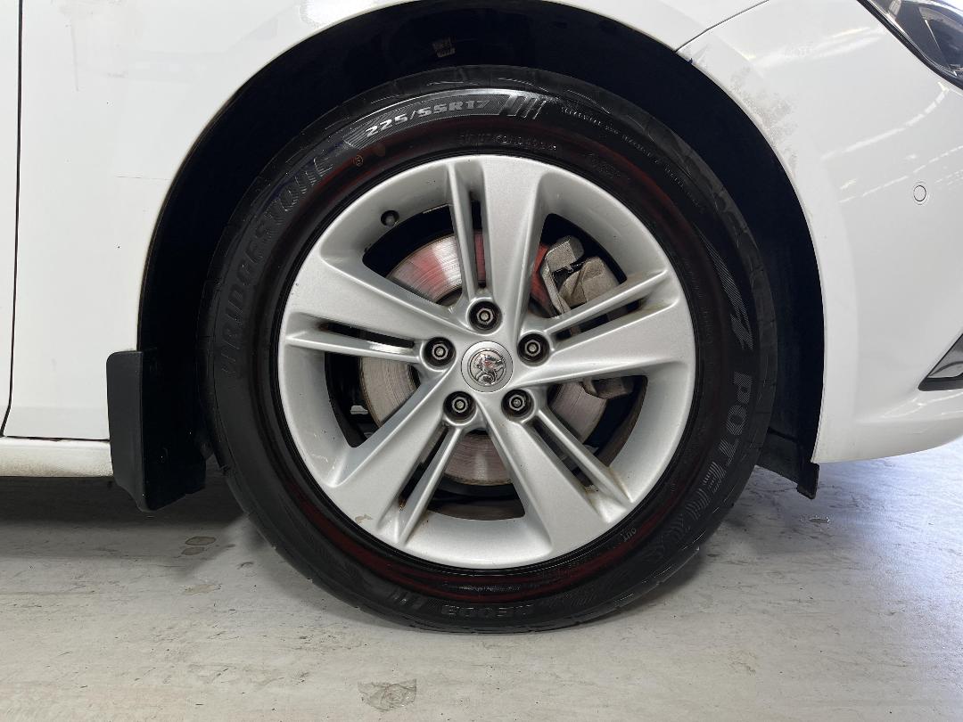 Photo '9' of Holden Commodore