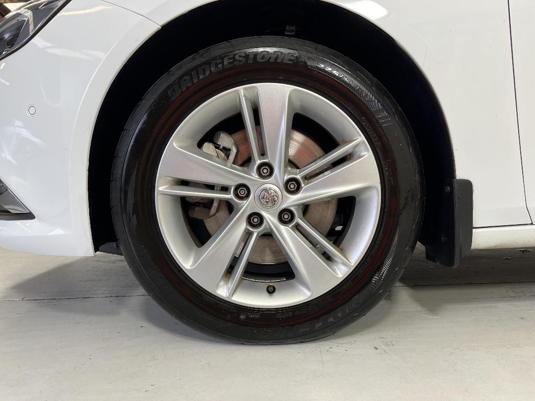 Photo '10' of Holden Commodore