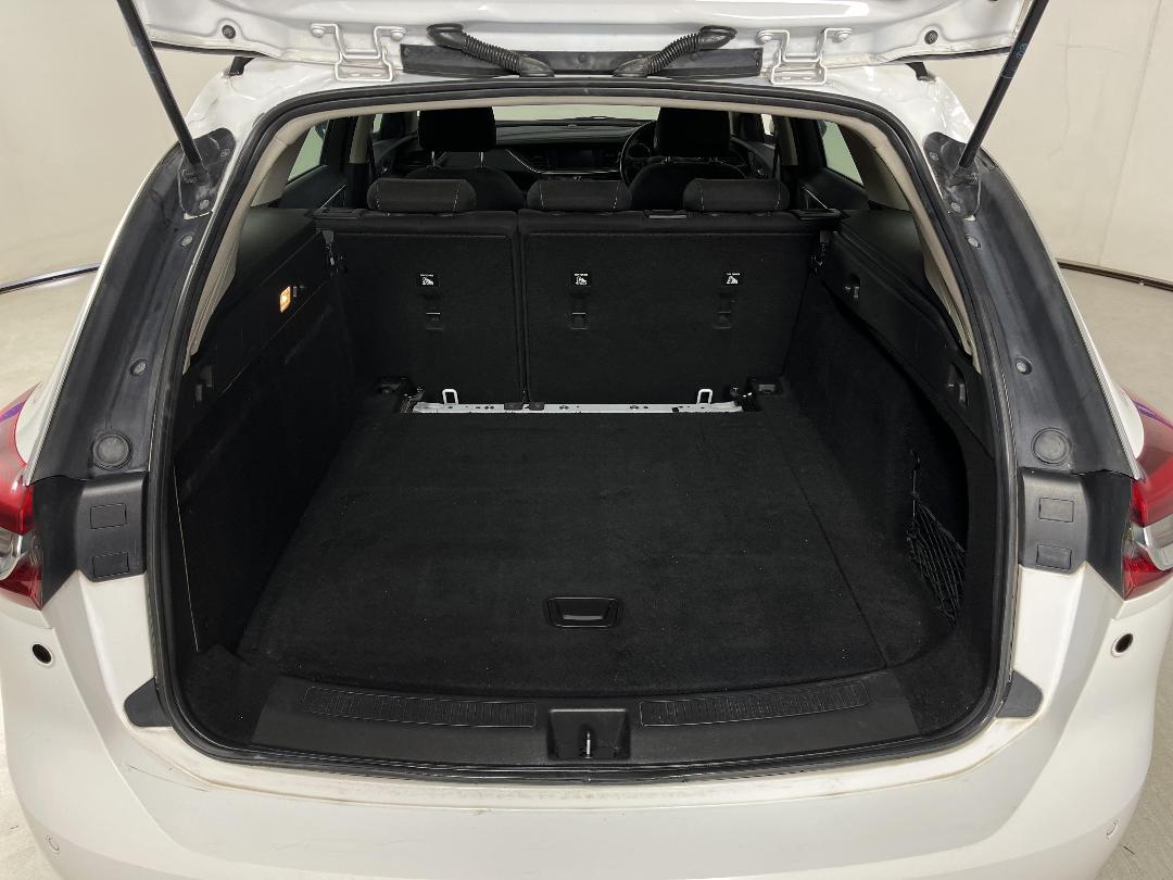 Photo '14' of Holden Commodore