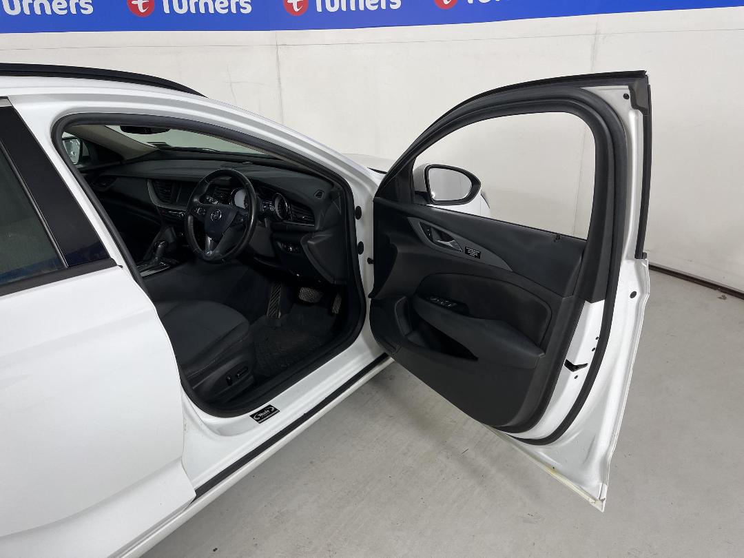 Photo '15' of Holden Commodore