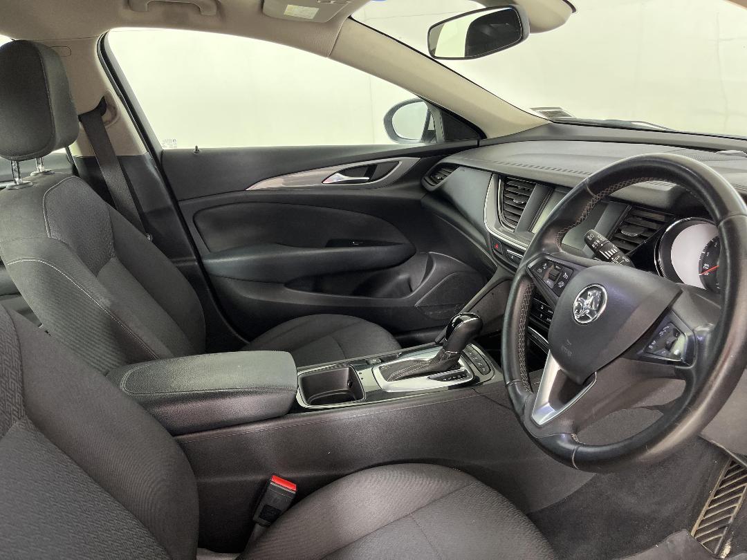 Photo '16' of Holden Commodore