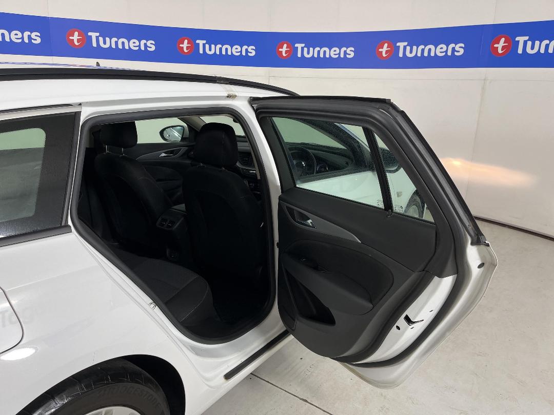 Photo '19' of Holden Commodore