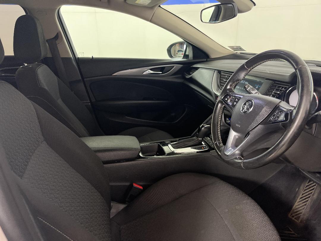 Photo '16' of Holden Commodore