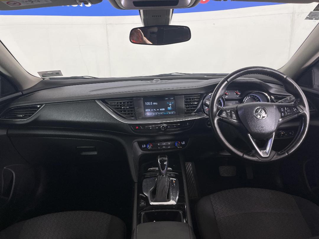 Photo '17' of Holden Commodore