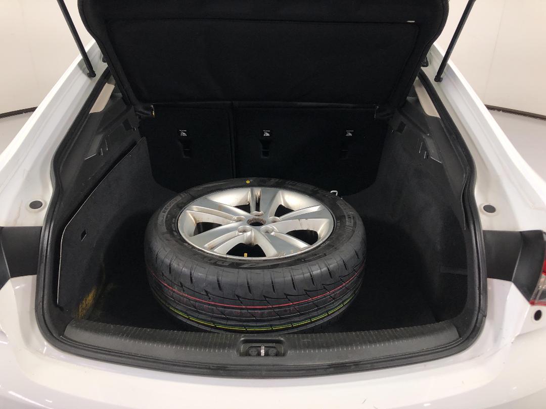 Photo '14' of Holden Commodore