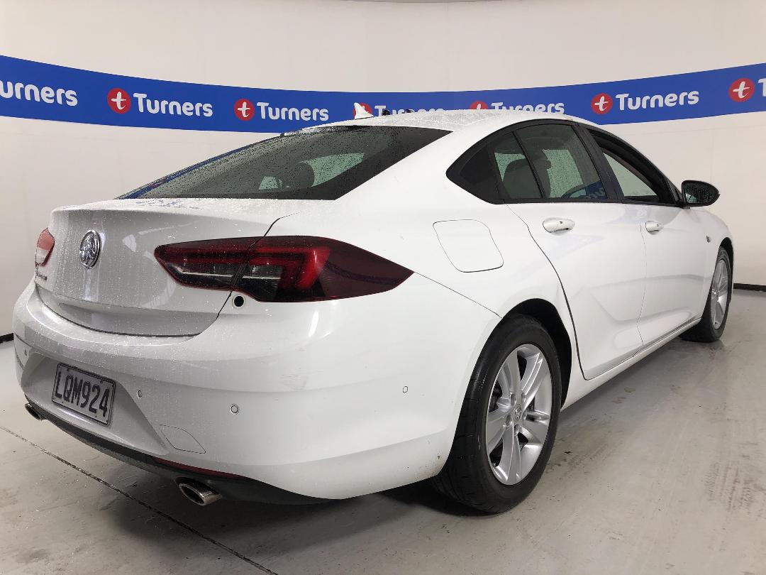 Photo '7' of Holden Commodore Photo '7' of Holden Commodore