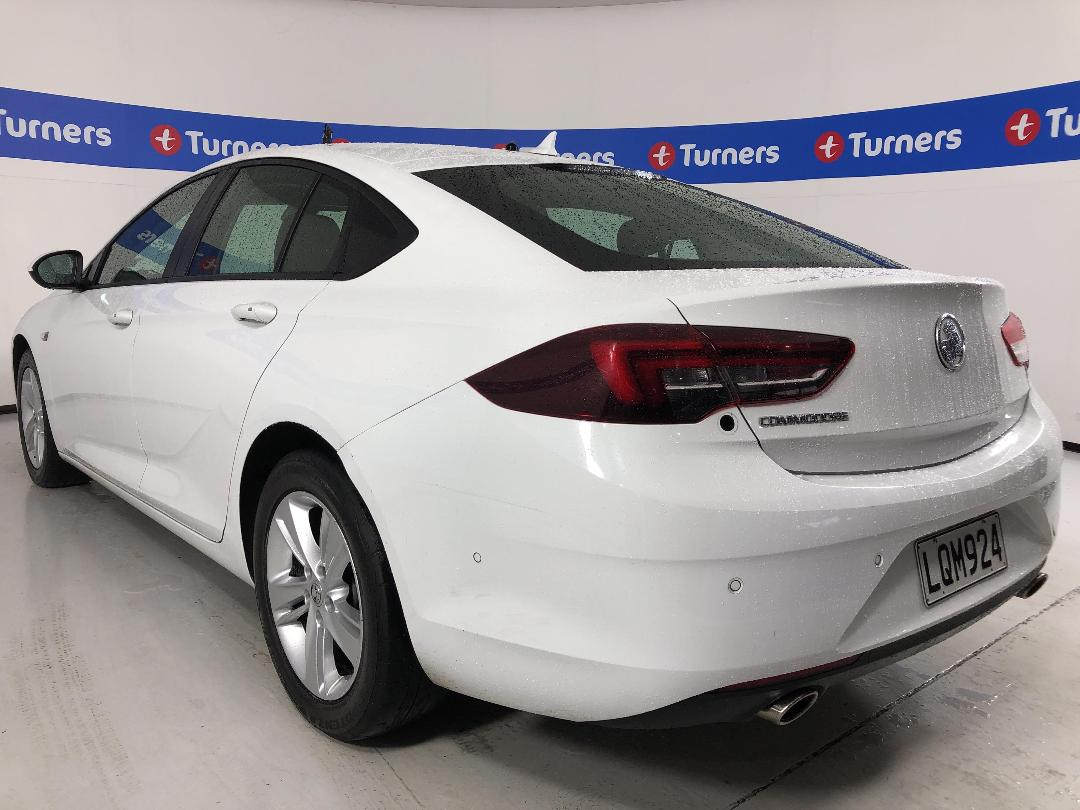 Photo '5' of Holden Commodore Photo '5' of Holden Commodore