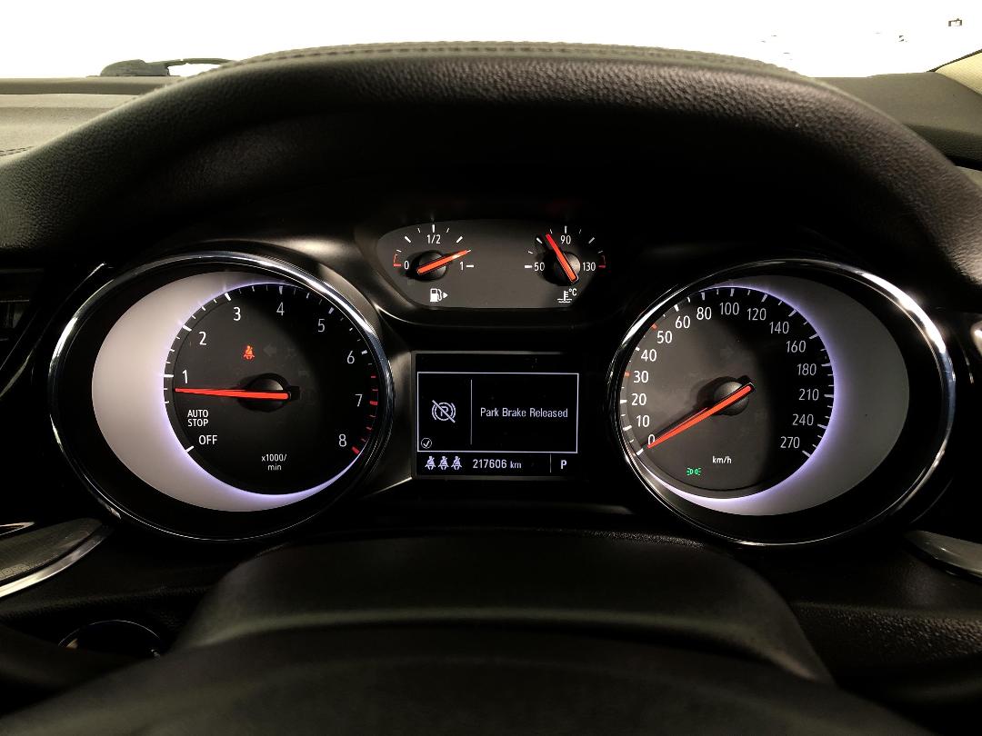 Photo '21' of Holden Commodore Photo '21' of Holden Commodore