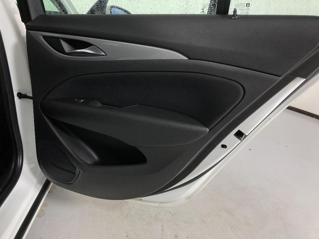 Photo '19' of Holden Commodore Photo '19' of Holden Commodore