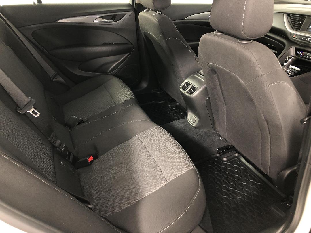 Photo '20' of Holden Commodore Photo '20' of Holden Commodore