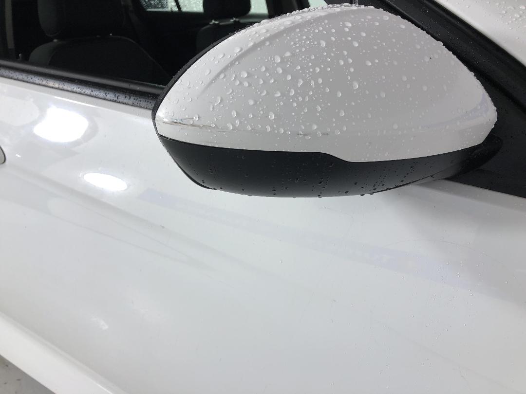 Photo '24' of Holden Commodore Photo '24' of Holden Commodore