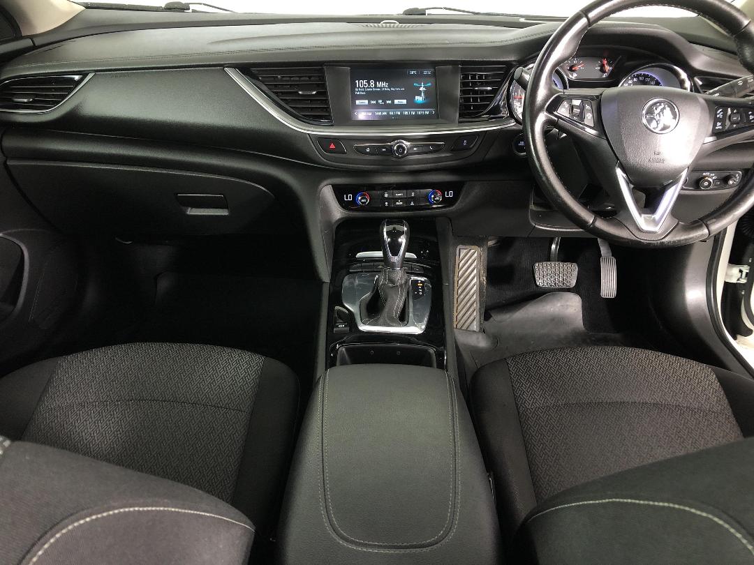 Photo '17' of Holden Commodore Photo '17' of Holden Commodore