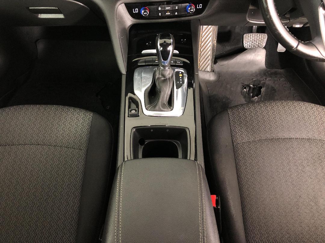 Photo '18' of Holden Commodore Photo '18' of Holden Commodore