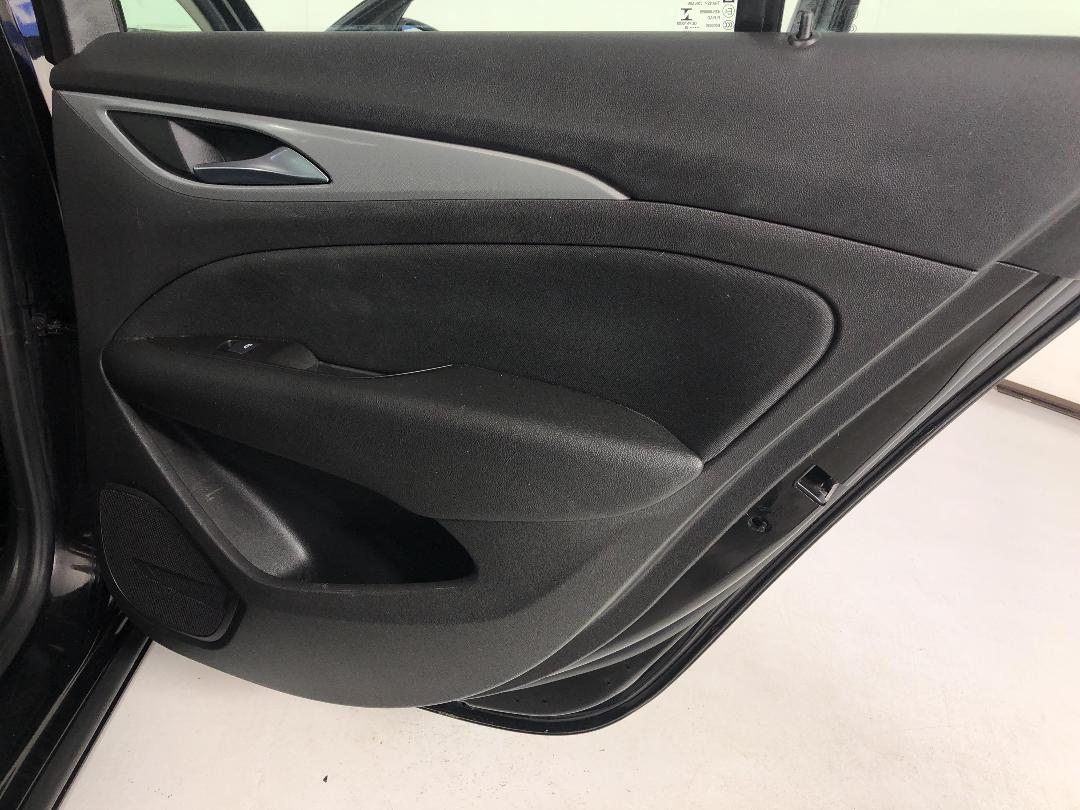 Photo '19' of Holden Commodore