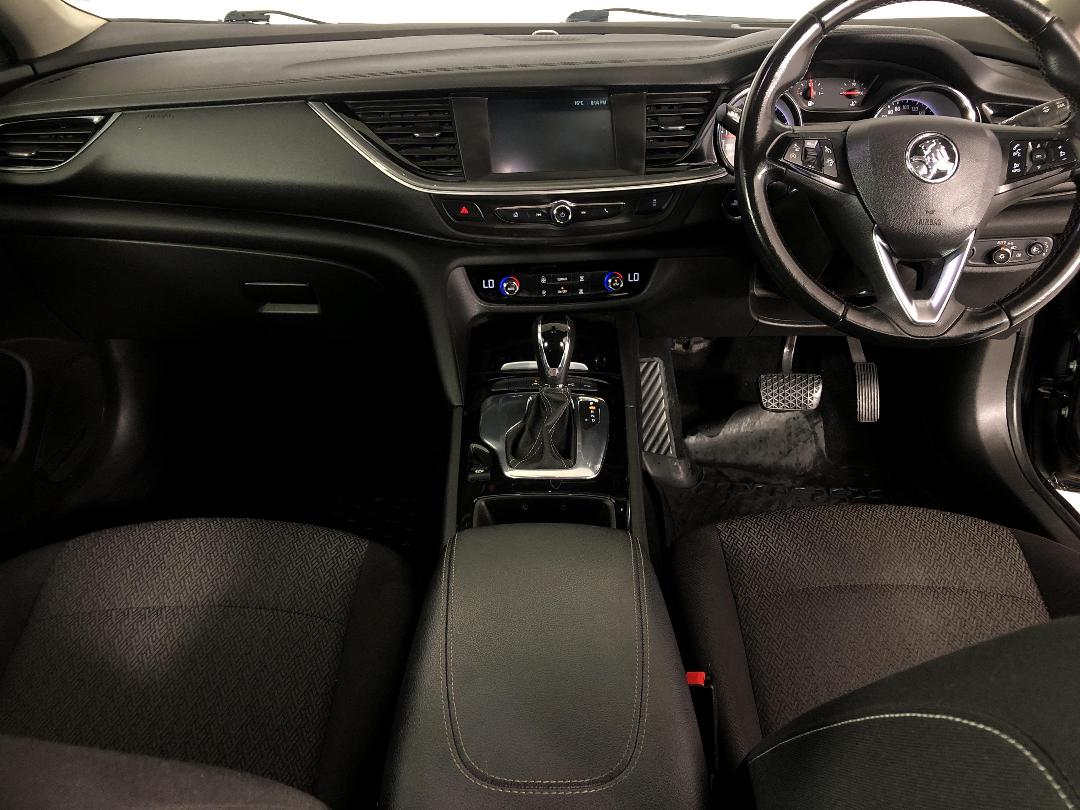 Photo '17' of Holden Commodore