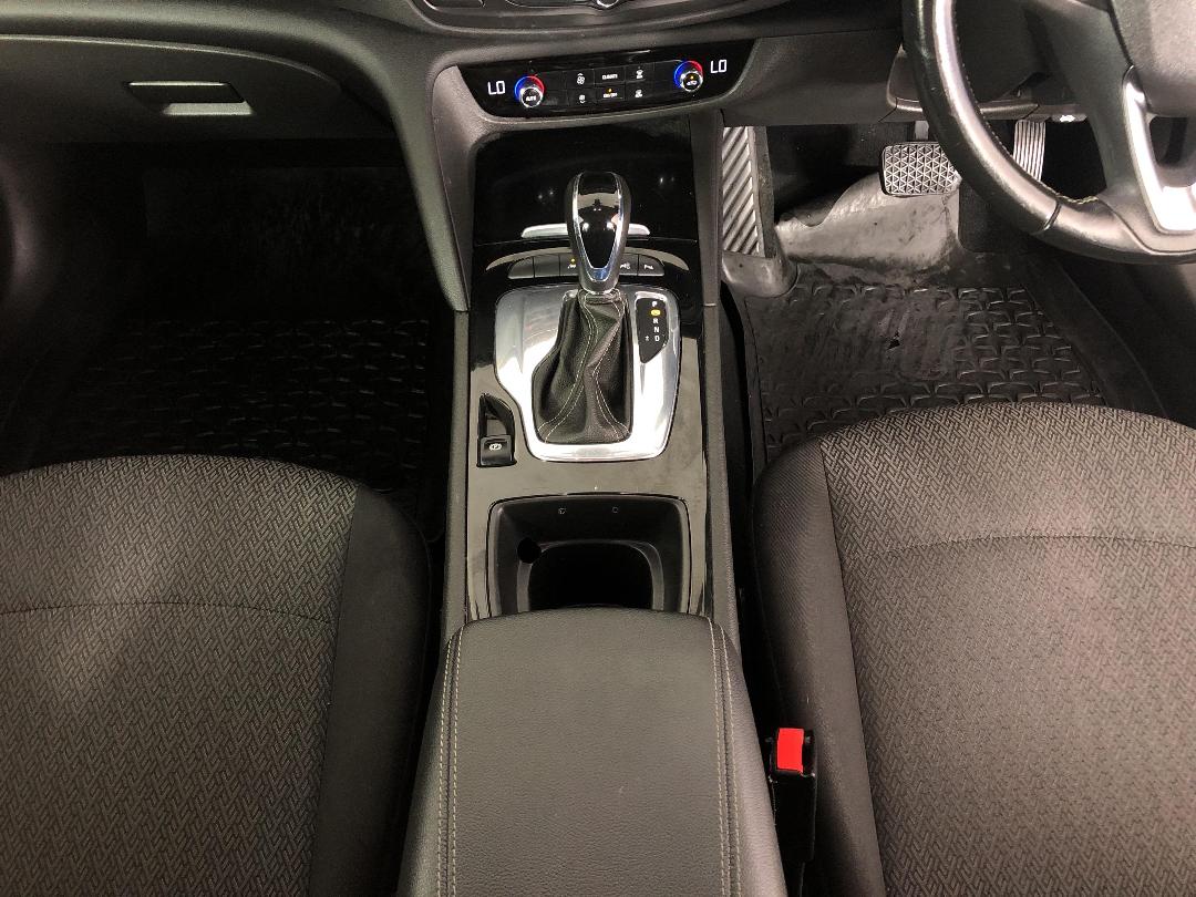 Photo '18' of Holden Commodore