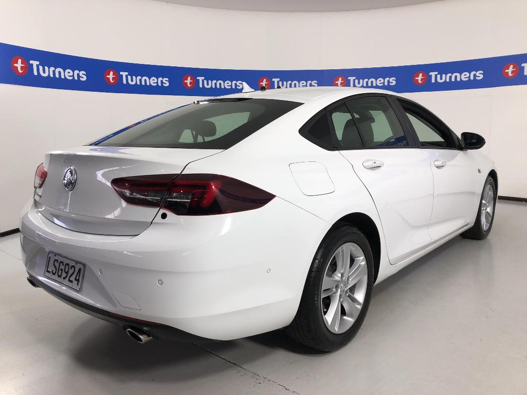 Photo '7' of Holden Commodore Photo '7' of Holden Commodore