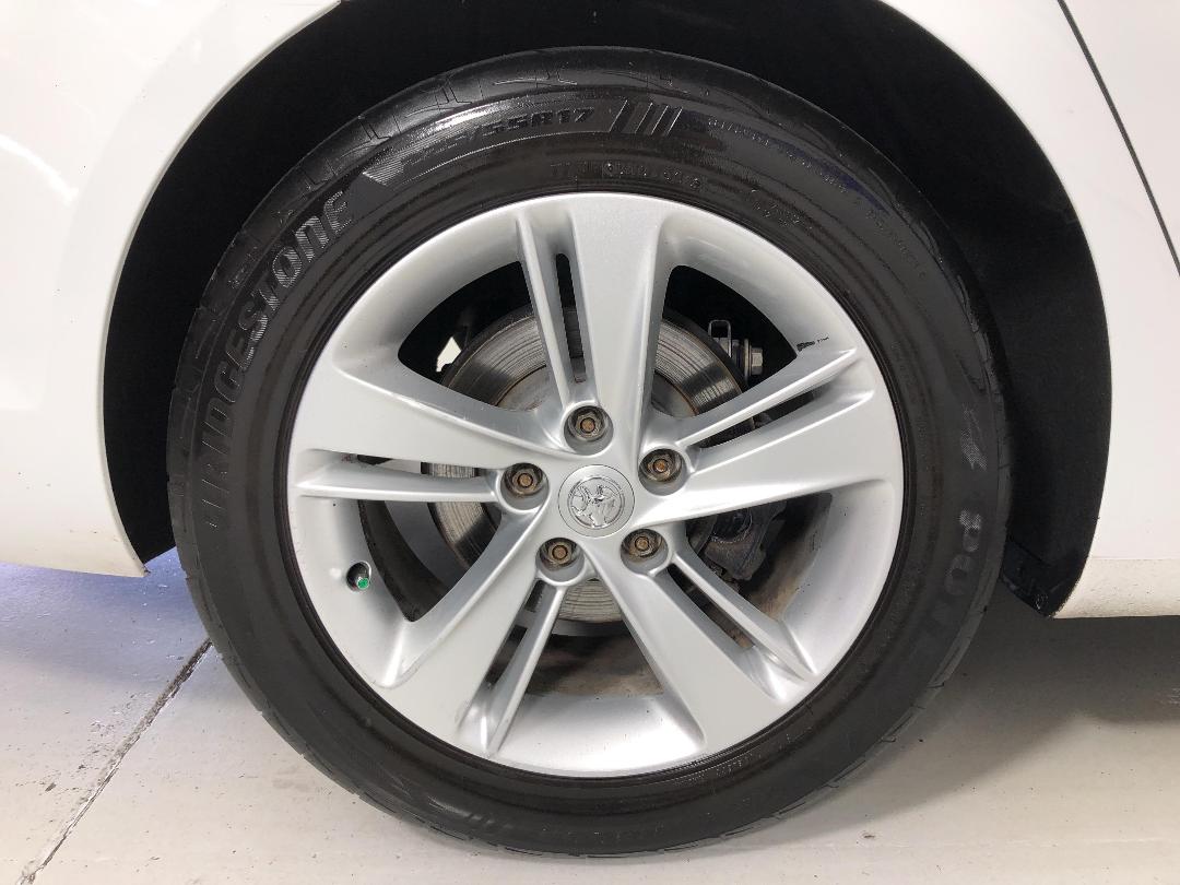 Photo '12' of Holden Commodore Photo '12' of Holden Commodore