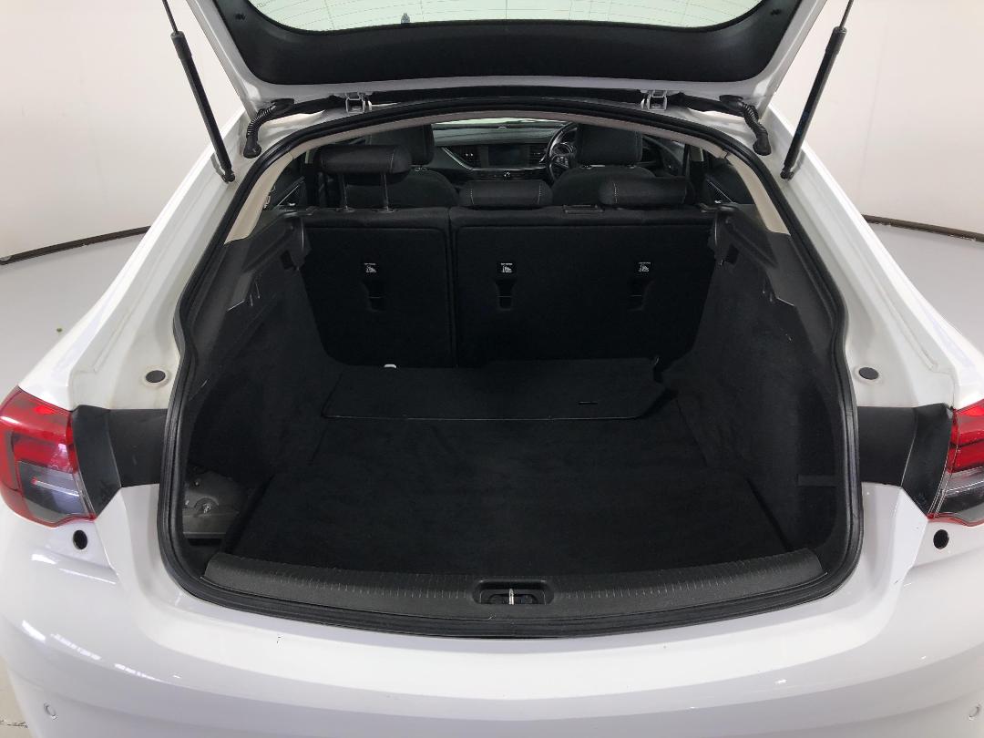 Photo '14' of Holden Commodore Photo '14' of Holden Commodore