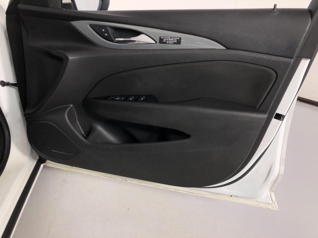 Photo '15' of Holden Commodore Photo '15' of Holden Commodore