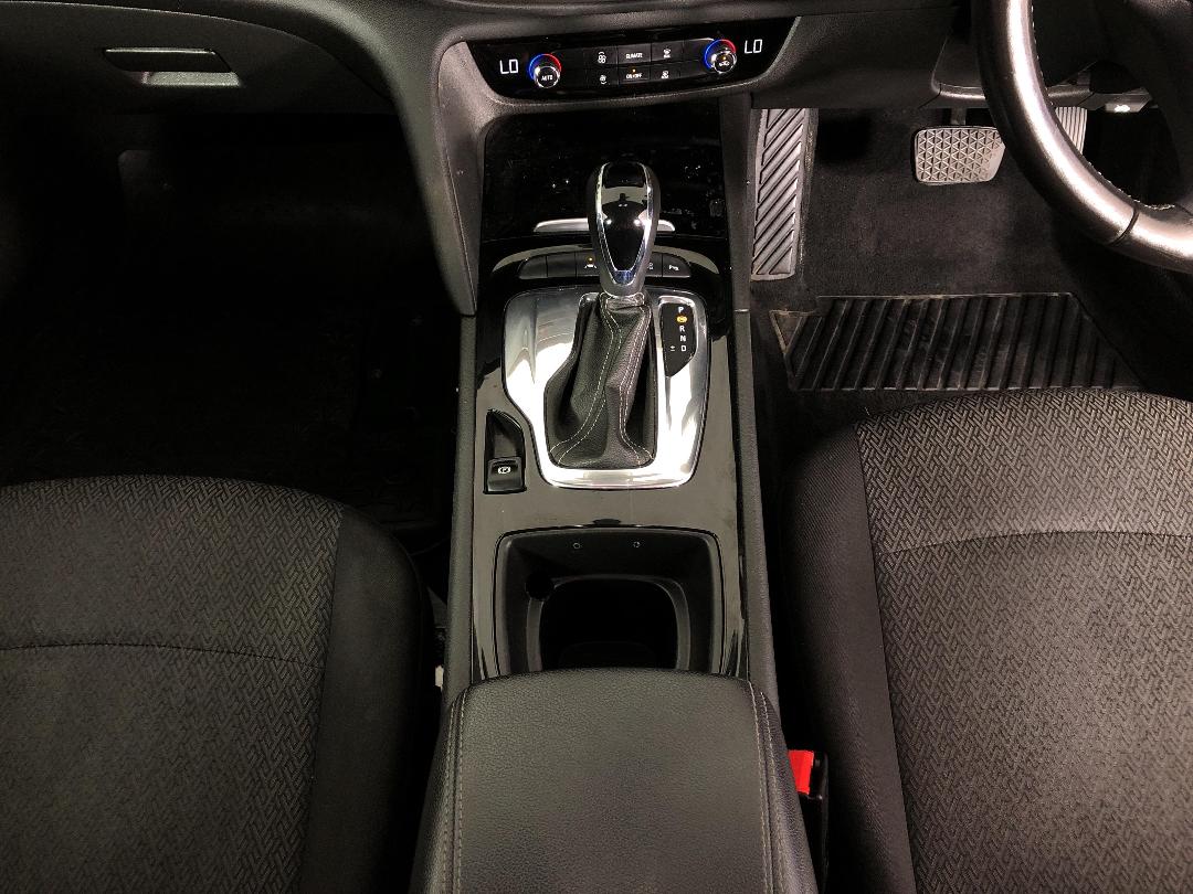 Photo '18' of Holden Commodore Photo '18' of Holden Commodore