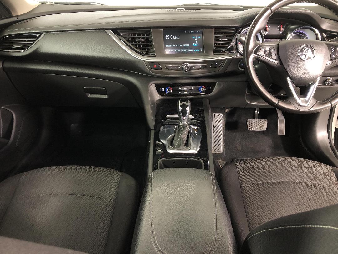 Photo '17' of Holden Commodore Photo '17' of Holden Commodore