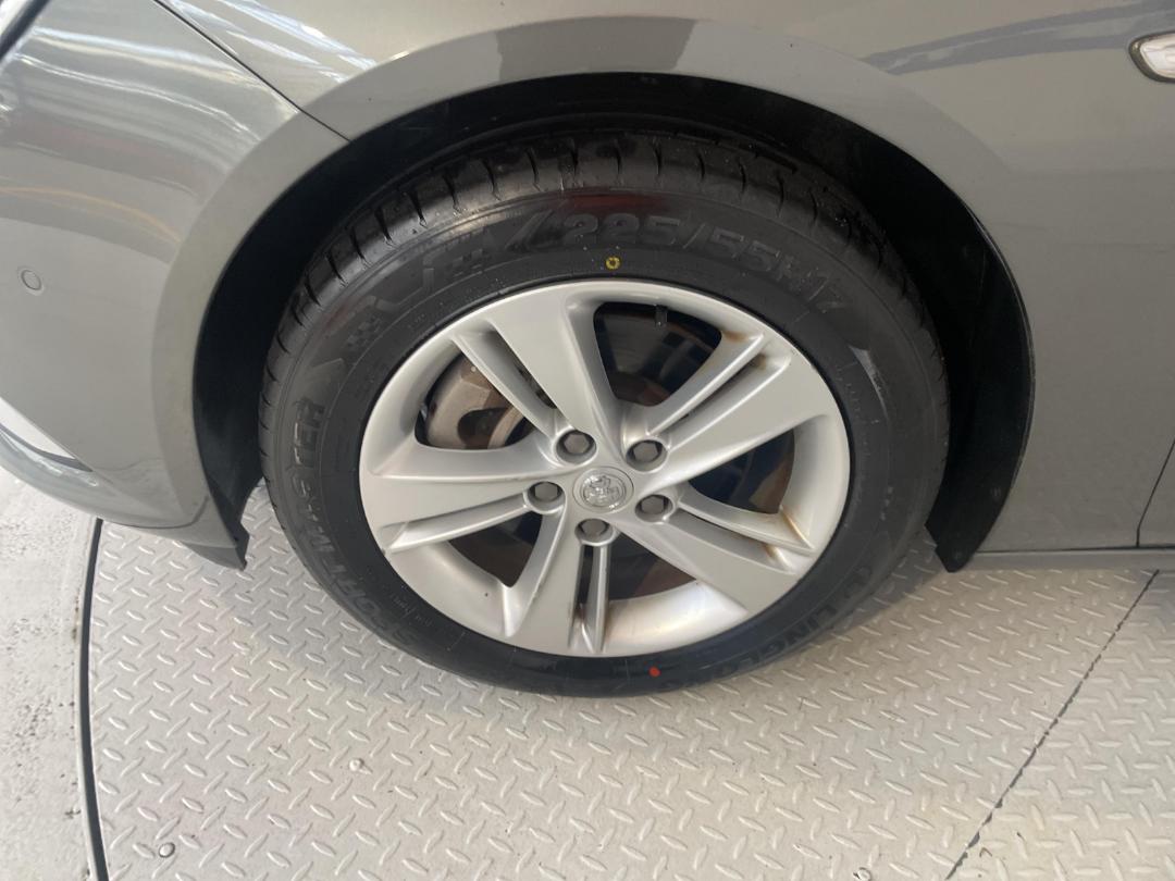 Photo '10' of Holden Commodore Photo '10' of Holden Commodore