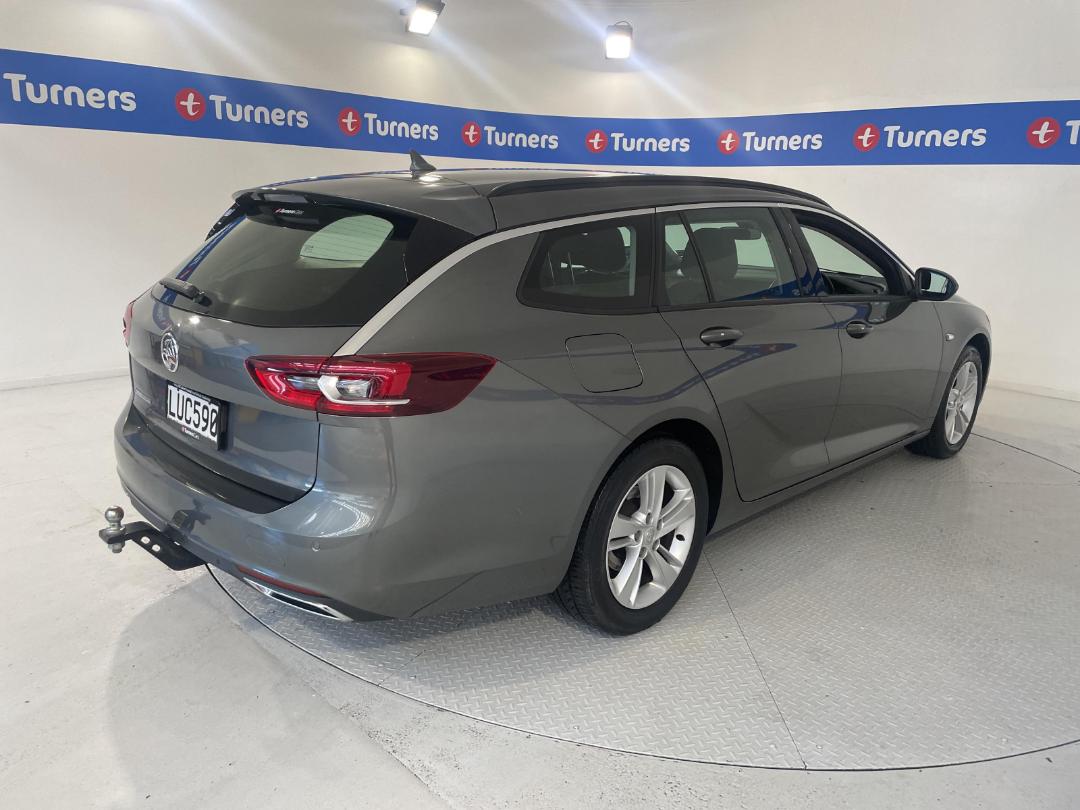 Photo '7' of Holden Commodore Photo '7' of Holden Commodore