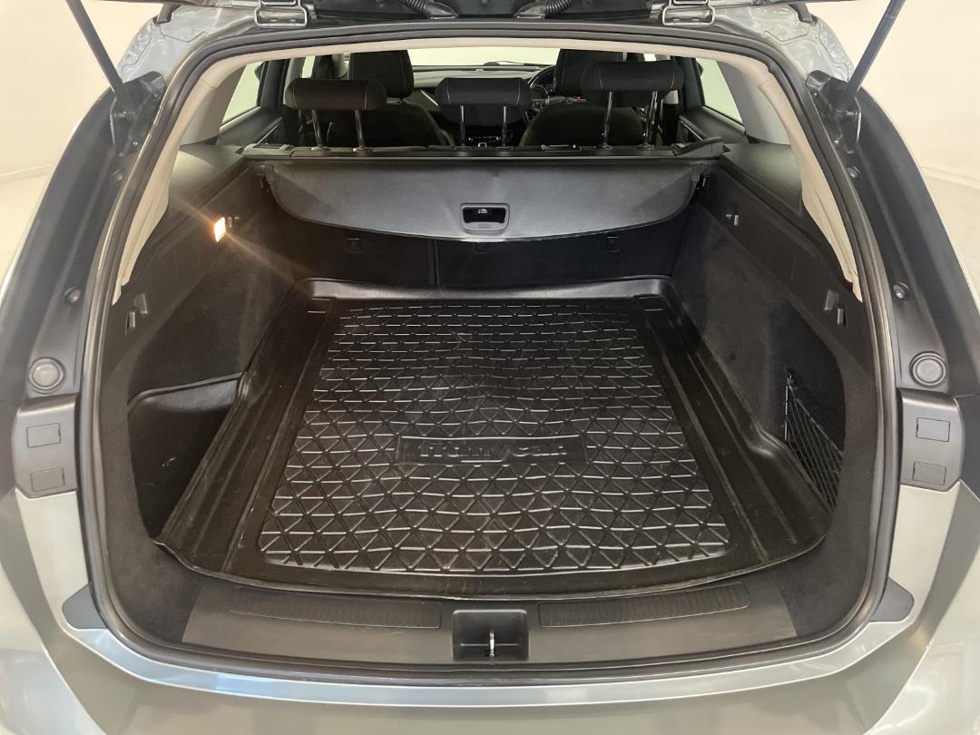 Photo '14' of Holden Commodore Photo '14' of Holden Commodore