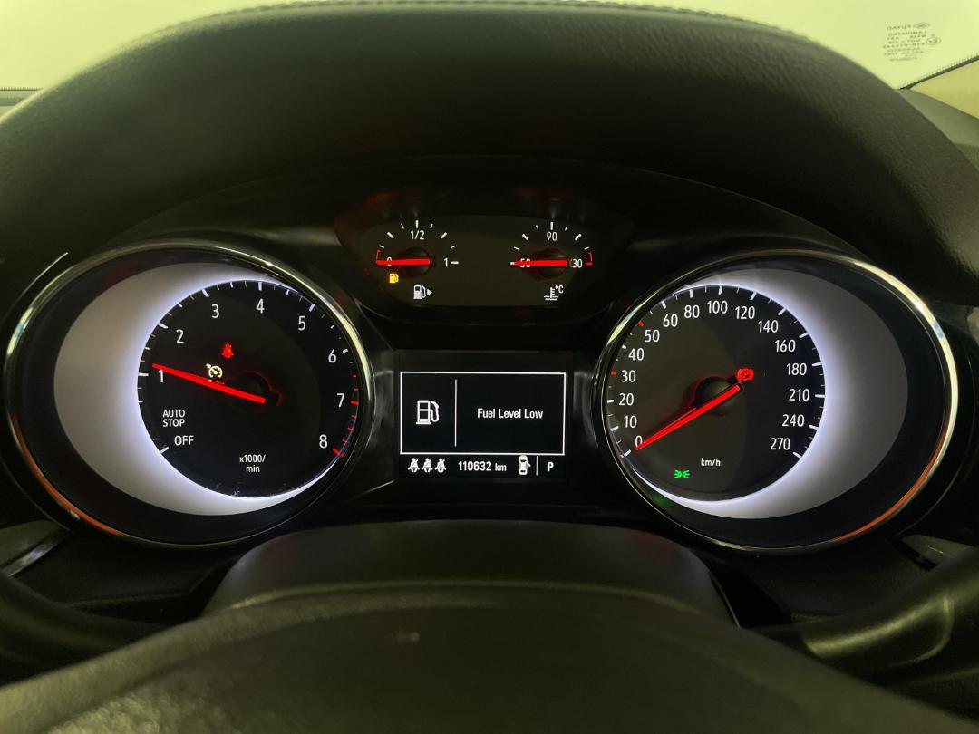 Photo '21' of Holden Commodore Photo '21' of Holden Commodore