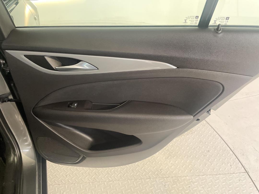 Photo '19' of Holden Commodore Photo '19' of Holden Commodore