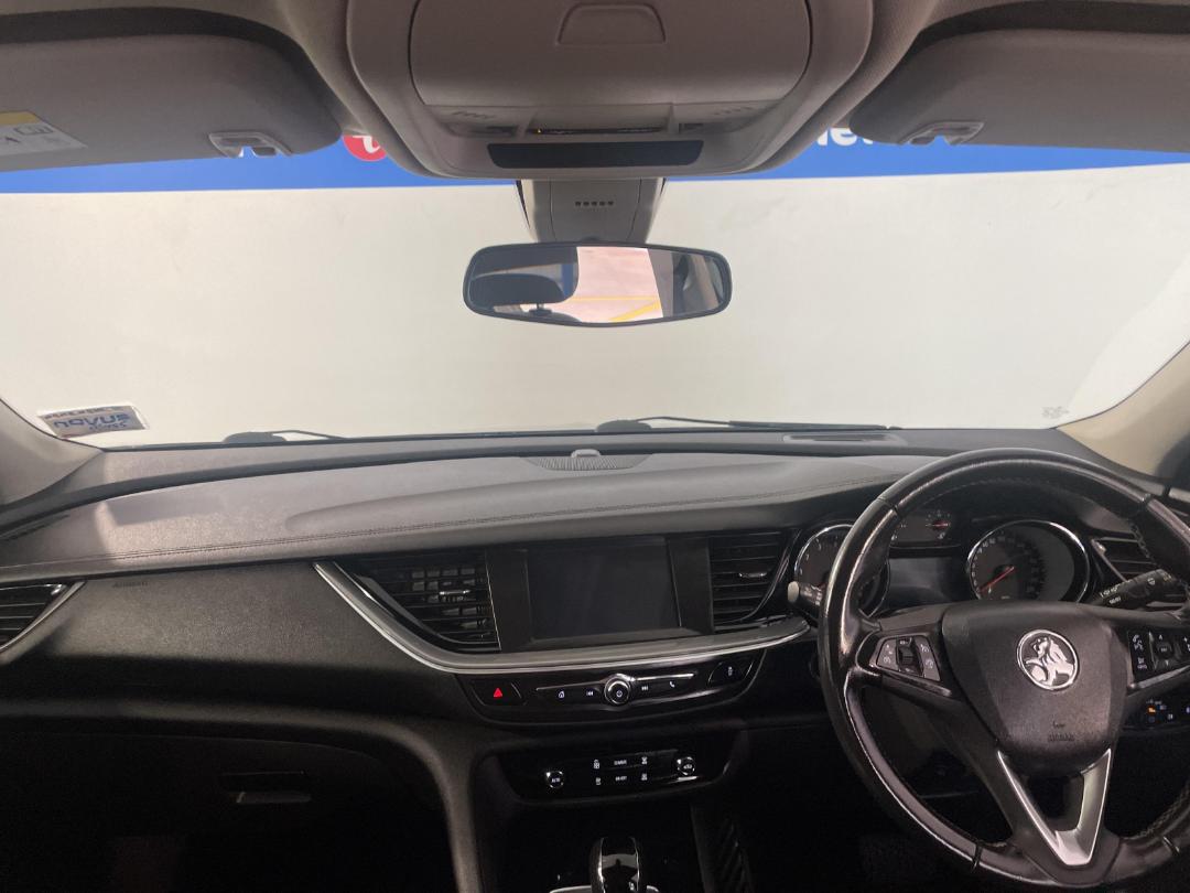 Photo '17' of Holden Commodore Photo '17' of Holden Commodore