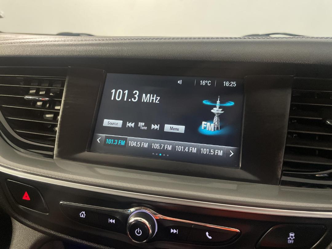 Photo '28' of Holden Commodore Photo '28' of Holden Commodore