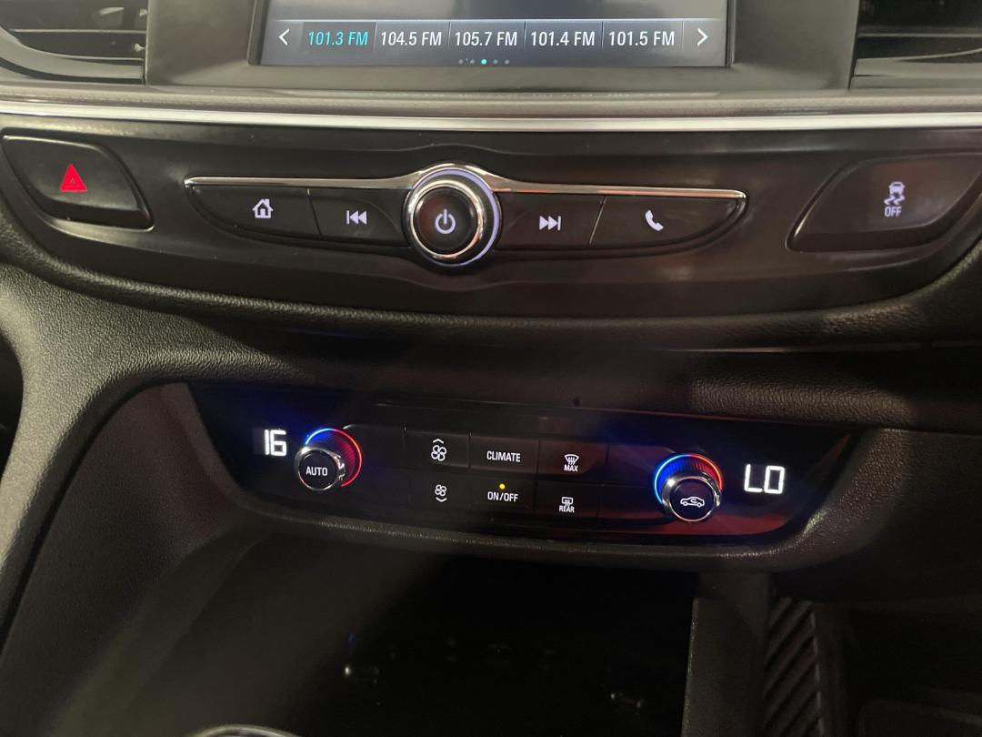 Photo '30' of Holden Commodore Photo '30' of Holden Commodore