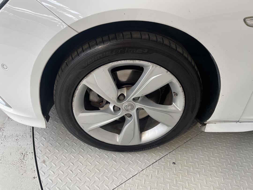 Photo '10' of Holden Commodore Photo '10' of Holden Commodore