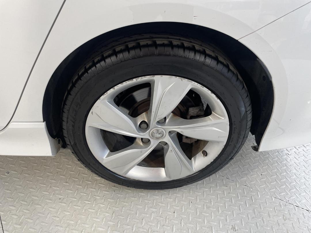 Photo '11' of Holden Commodore Photo '11' of Holden Commodore