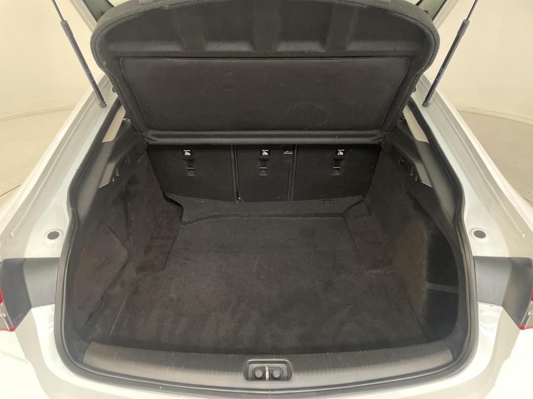 Photo '14' of Holden Commodore Photo '14' of Holden Commodore