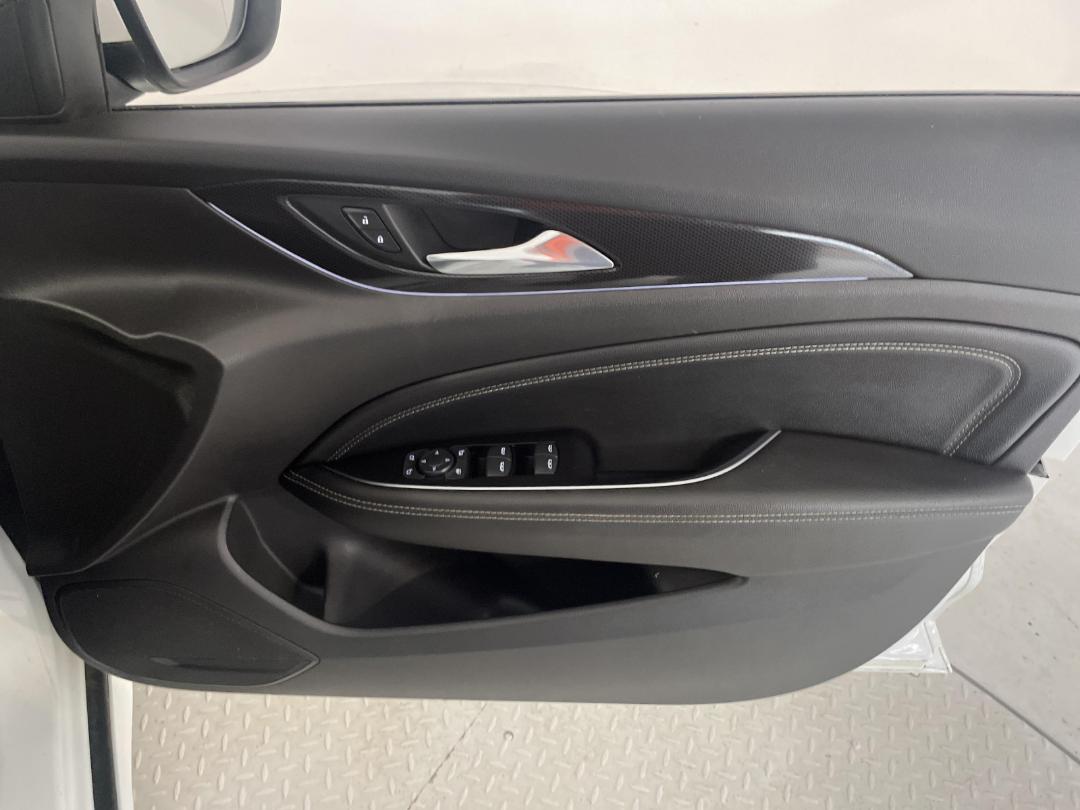 Photo '15' of Holden Commodore Photo '15' of Holden Commodore