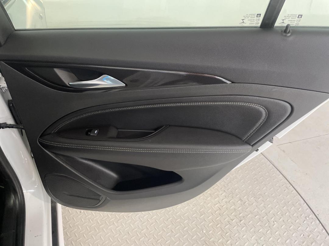 Photo '19' of Holden Commodore Photo '19' of Holden Commodore