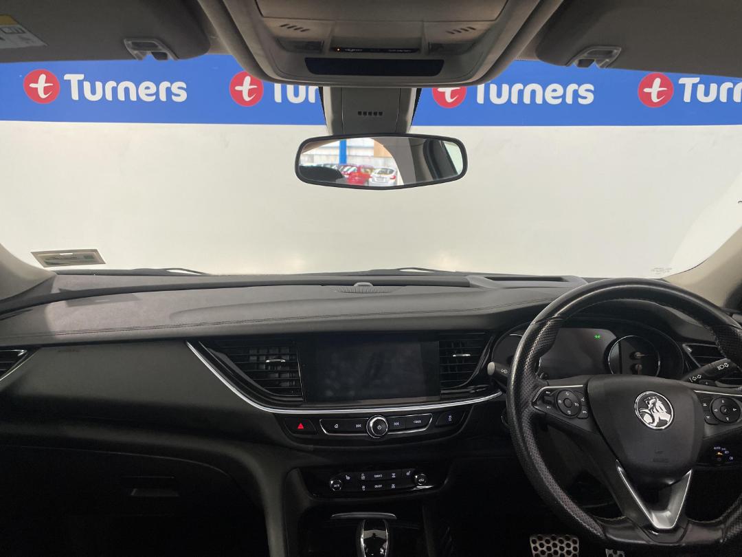 Photo '17' of Holden Commodore Photo '17' of Holden Commodore