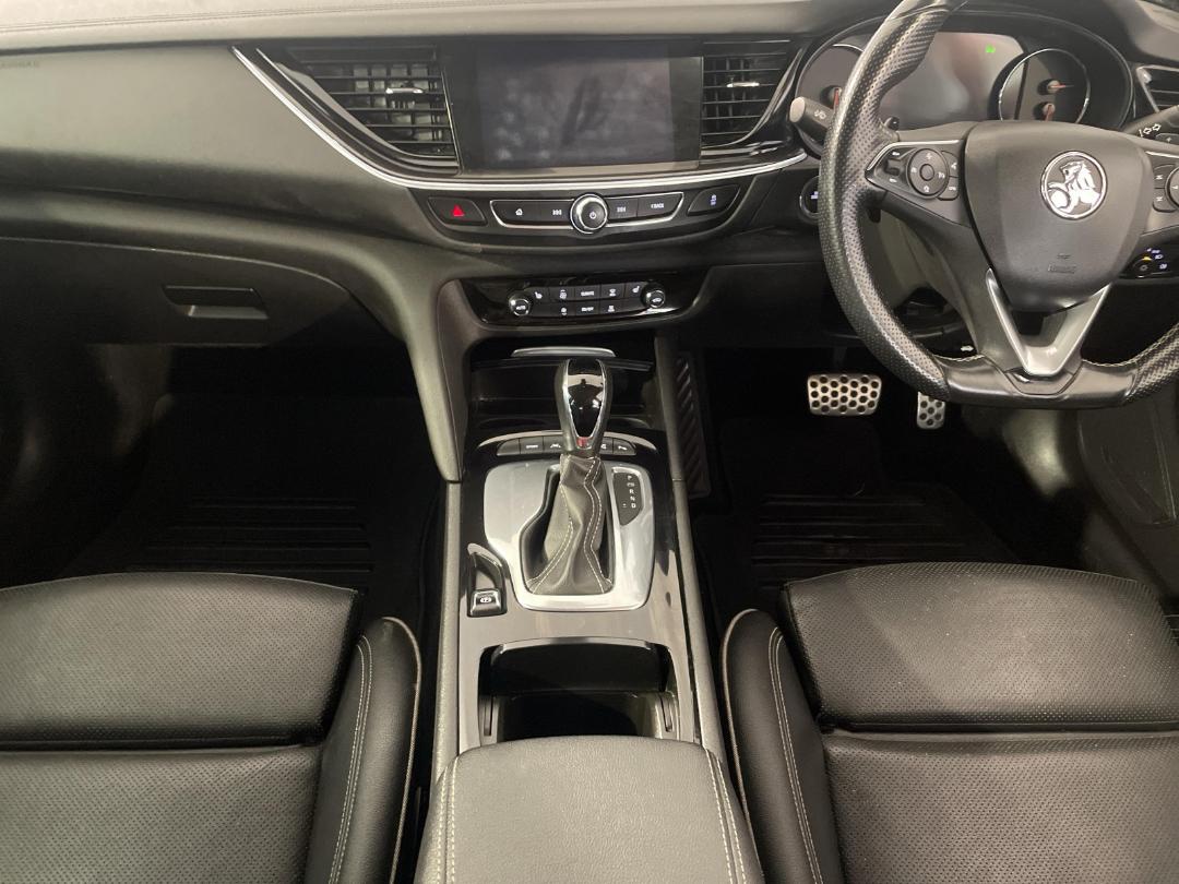 Photo '18' of Holden Commodore Photo '18' of Holden Commodore