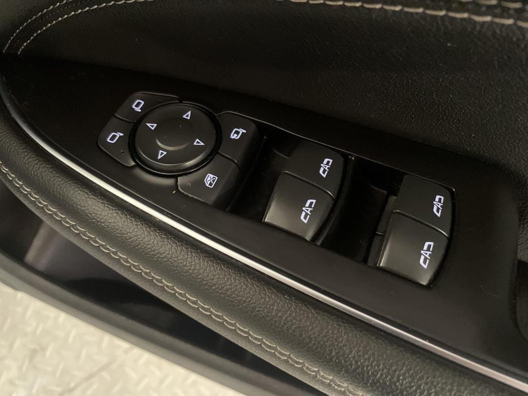 Photo '24' of Holden Commodore Photo '24' of Holden Commodore